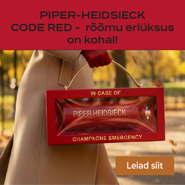 Piper Code Red champagne kinkekarbis, pargis jalutaval naisterahval käes